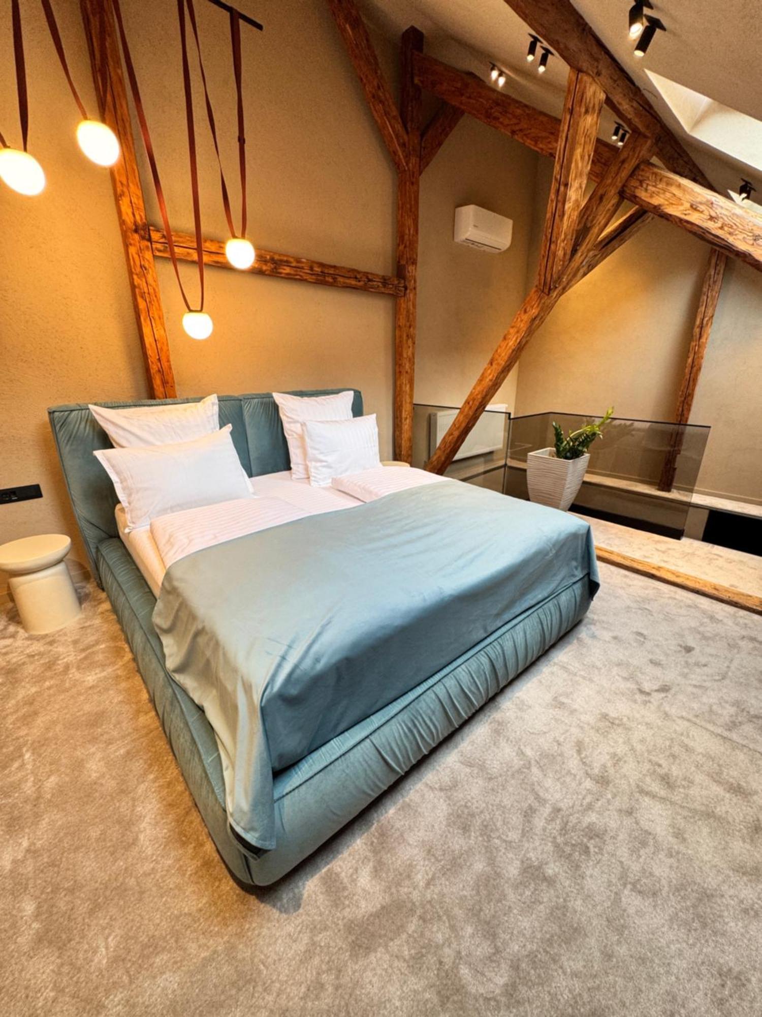 Rabbit Hole Bed & Breakfast 2*
