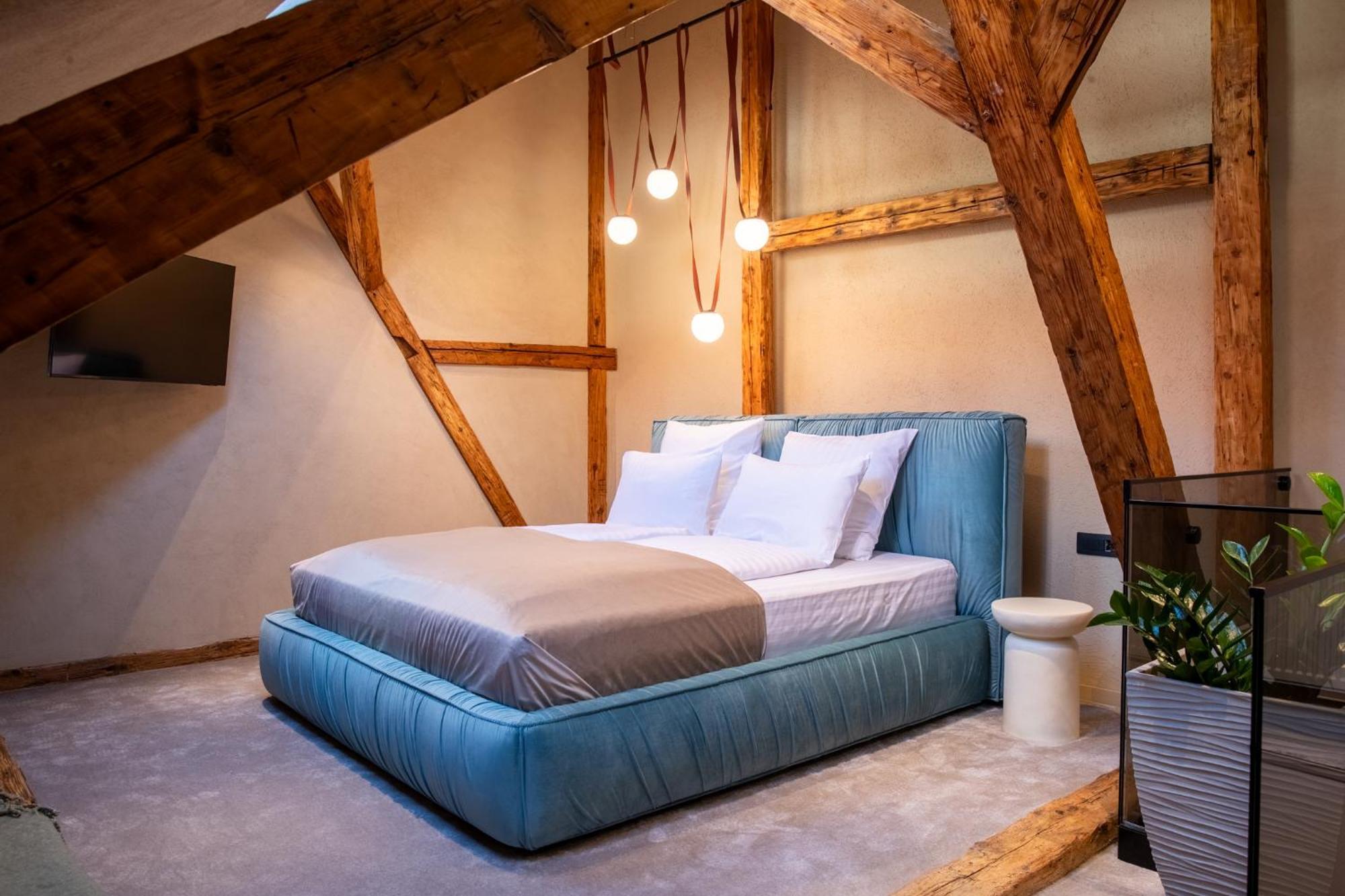 Rabbit Hole Bed & Breakfast 2*