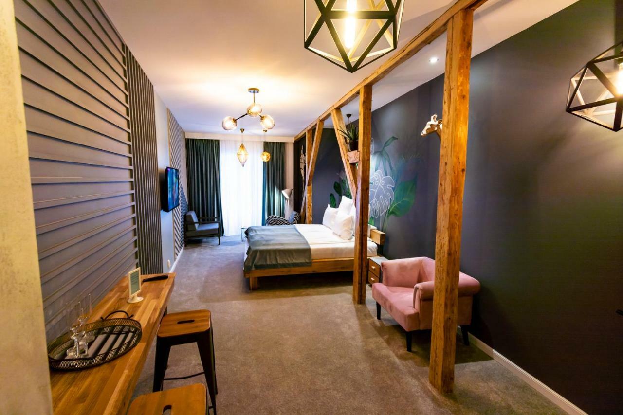 Rabbit Hole Bed & Breakfast 2*