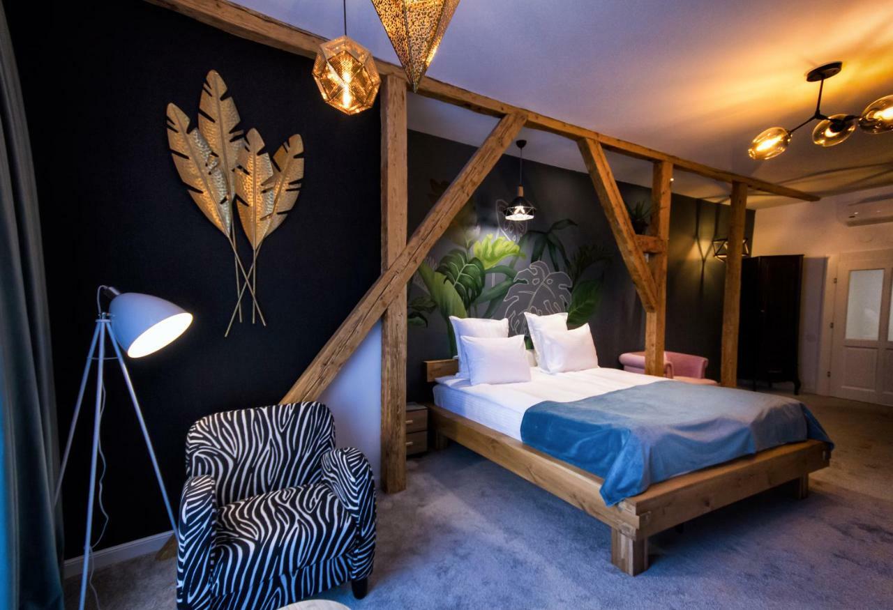 Rabbit Hole Bed & Breakfast Sibiu